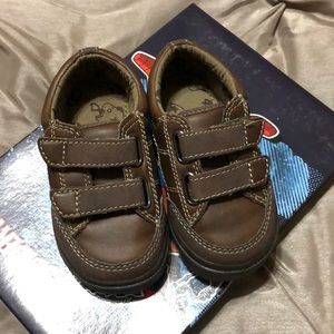 Boys brown Jumping Bean casual shoes